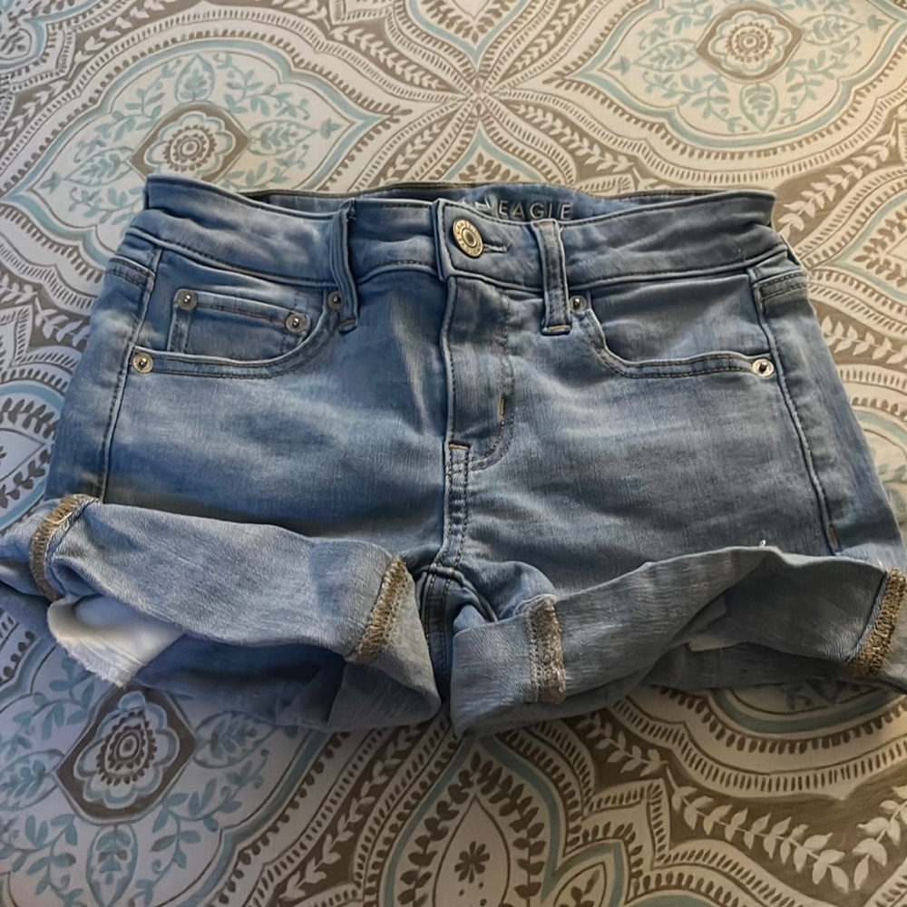 american eagle light wash jean shorts!